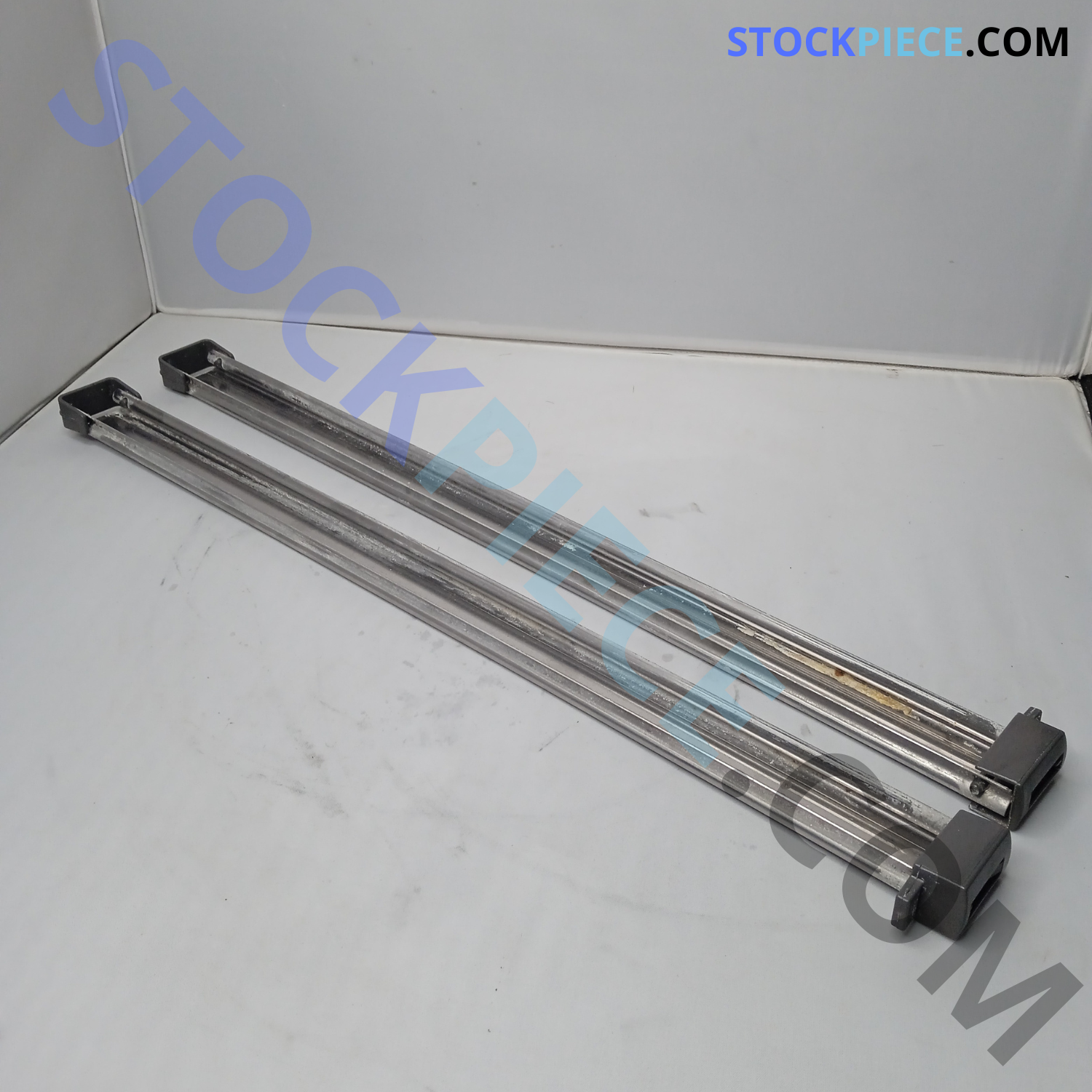 Supports De Rail Panier Supérieur Arrière Pour Lave-vaisselle Bosch - Référence 10029558